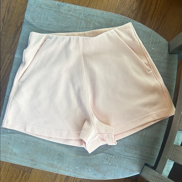 Lululemon Ribbed Shorts in Peach Bellini Size 2 - Picture 1 of 8